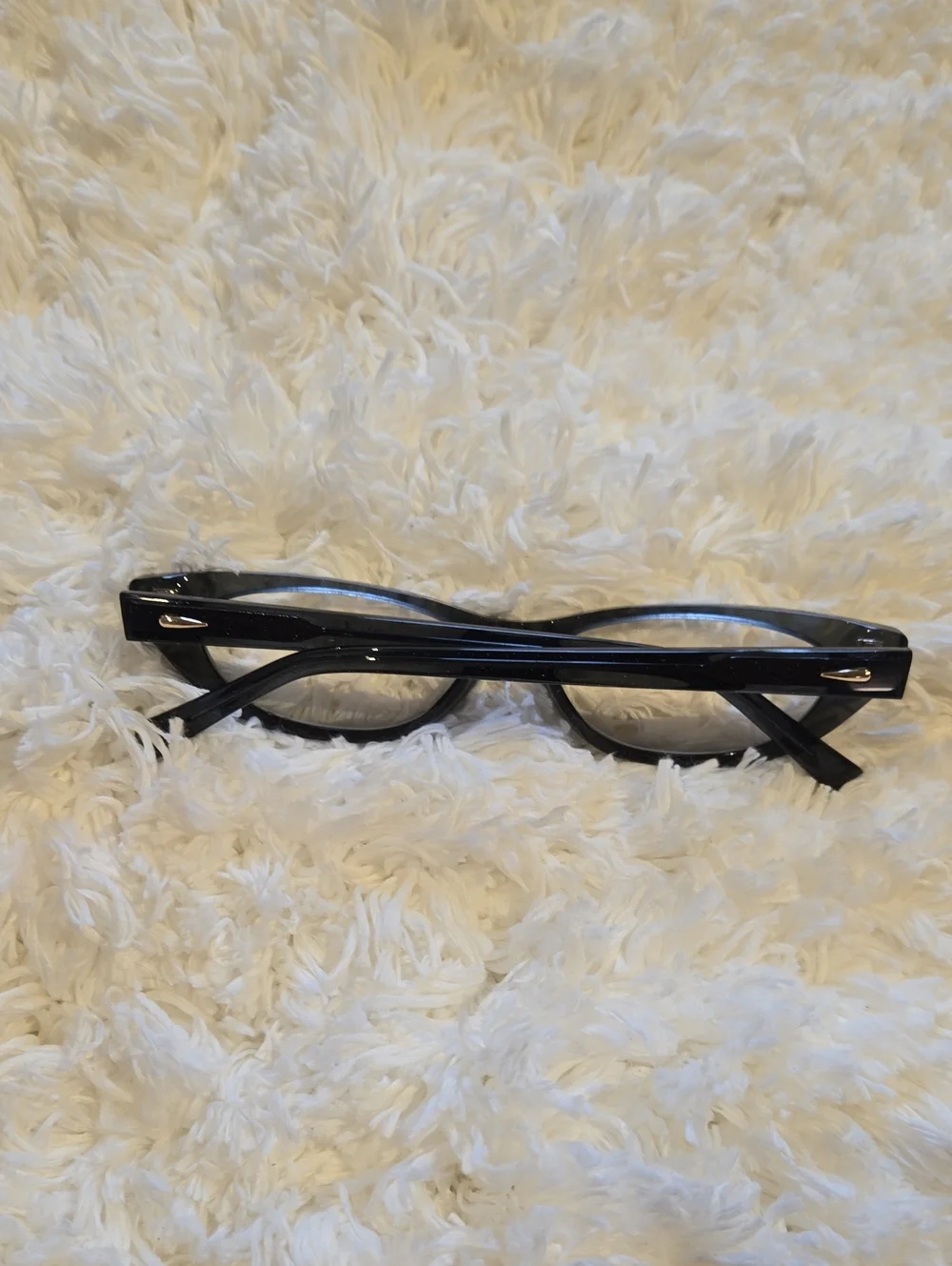 Woman's EYEGLASSES